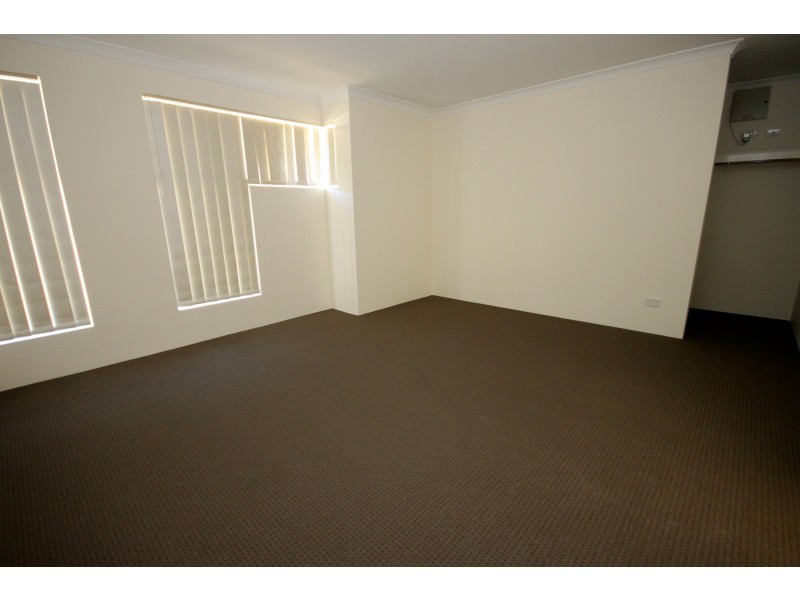 31 Raeside Drive, Landsdale WA 6065