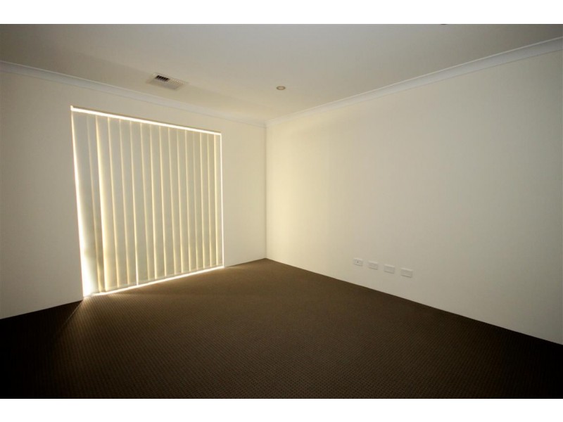 31 Raeside Drive, Landsdale WA 6065