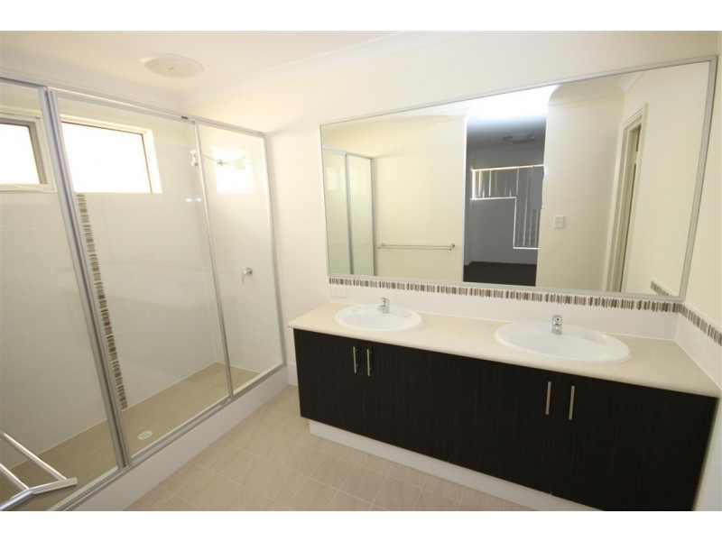 31 Raeside Drive, Landsdale WA 6065