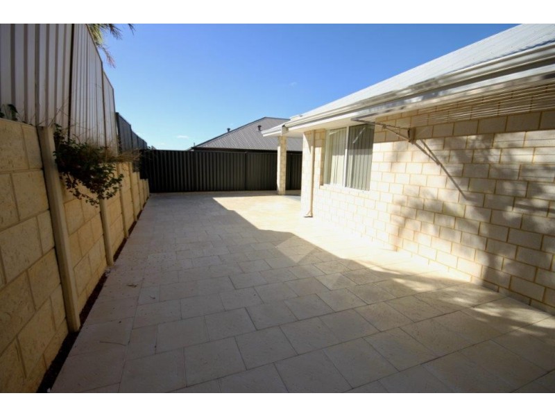 31 Raeside Drive, Landsdale WA 6065