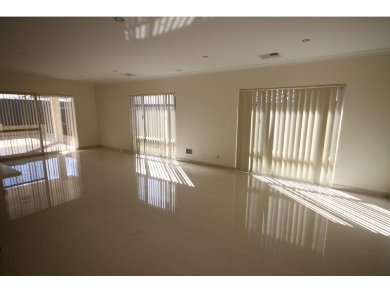 31 Raeside Drive, Landsdale WA 6065