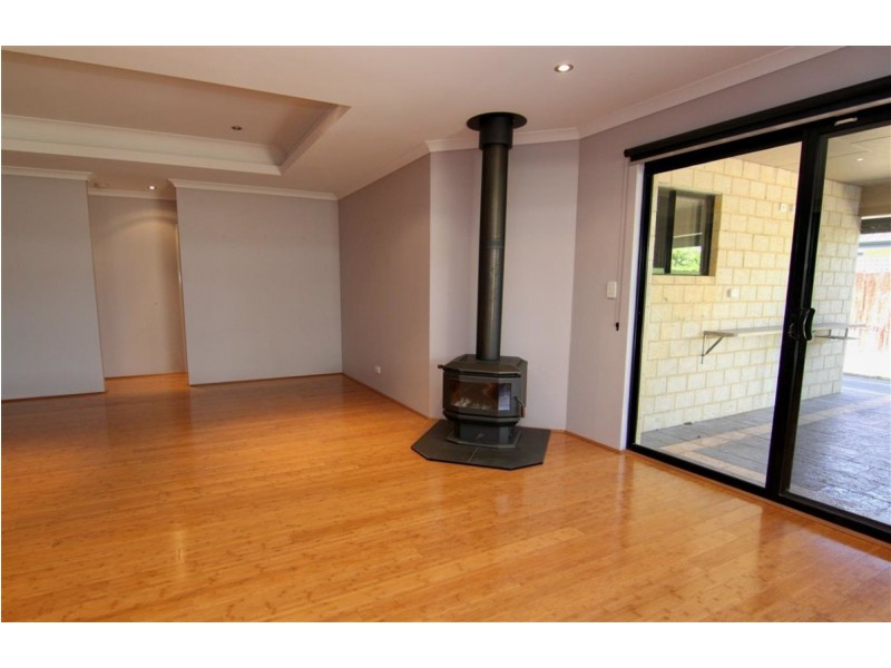 4 Hillsdale Rise, Darch WA 6065