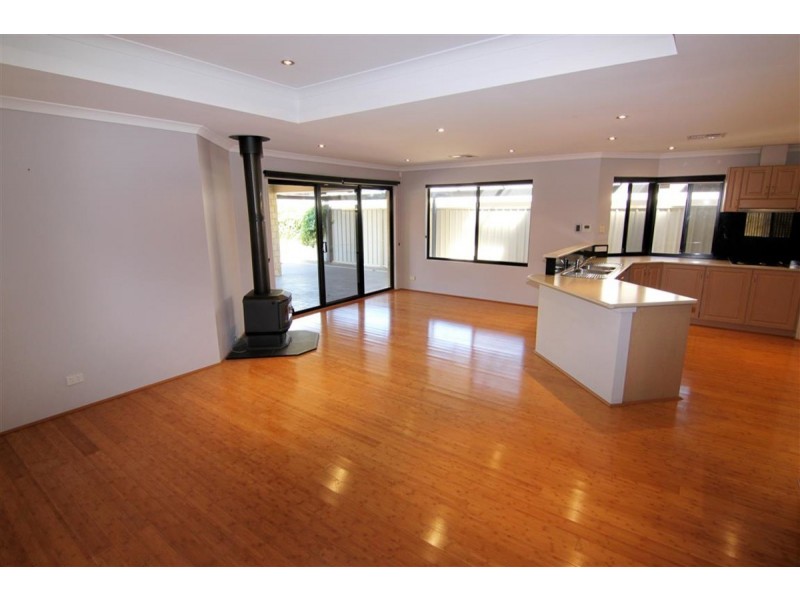 4 Hillsdale Rise, Darch WA 6065