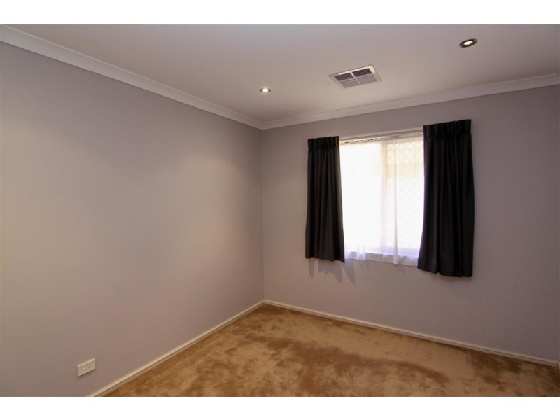 4 Hillsdale Rise, Darch WA 6065