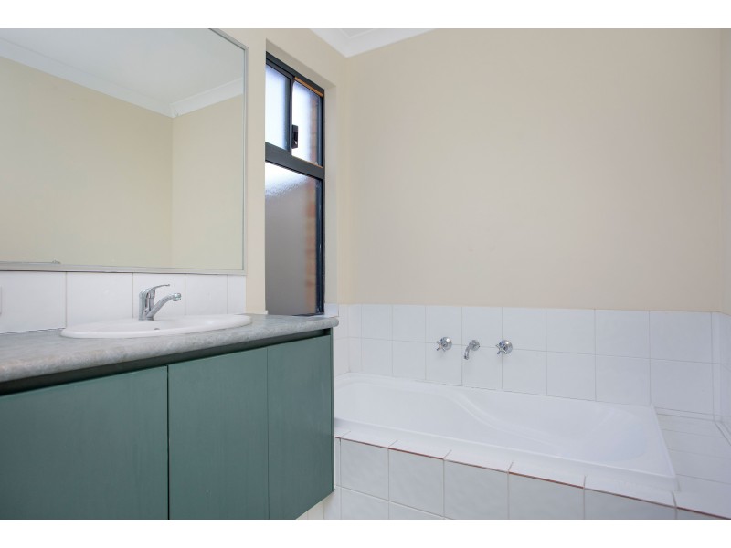 1/11 Priest Road, Landsdale WA 6065