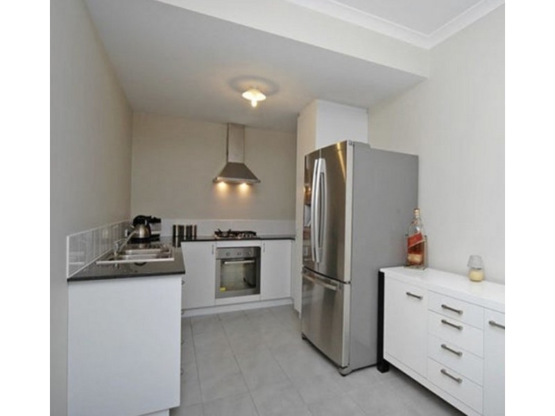 4/2 Marathon Loop, Madeley WA 6065