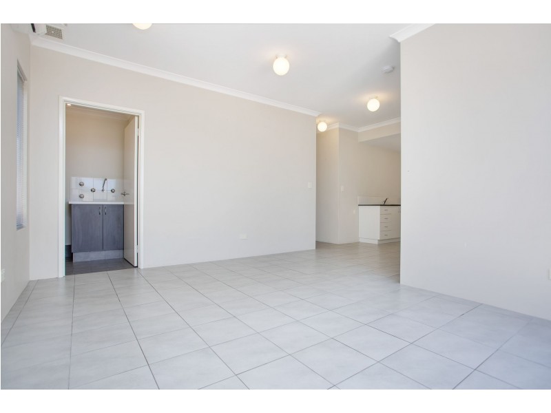 4/2 Marathon Loop, Madeley WA 6065