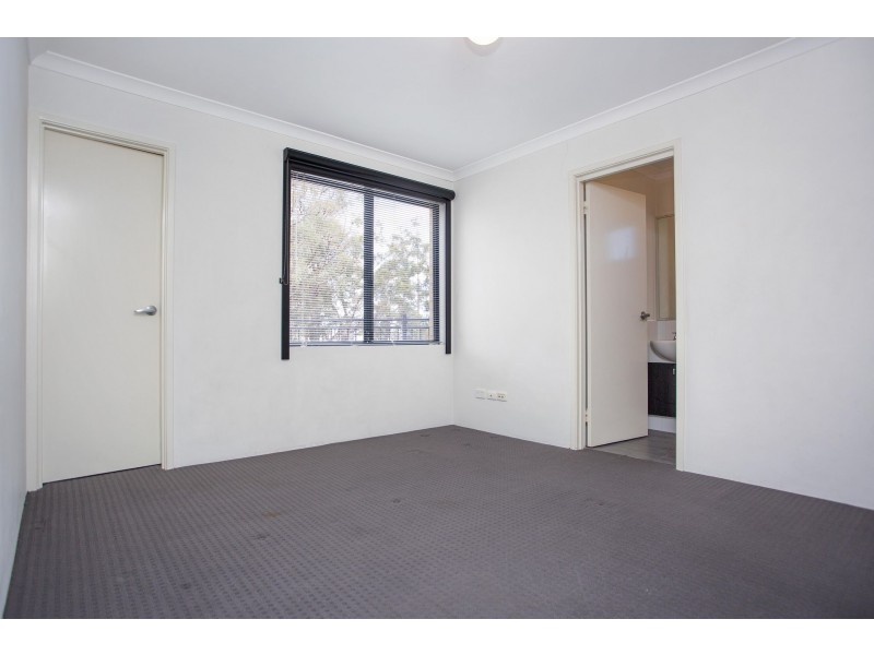 4/2 Marathon Loop, Madeley WA 6065