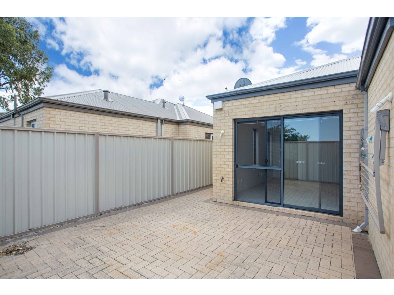 4/2 Marathon Loop, Madeley WA 6065