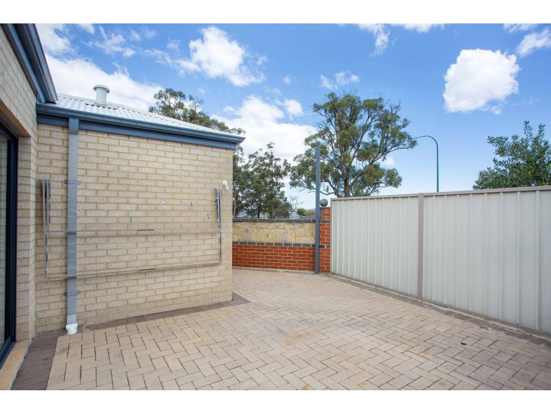 4/2 Marathon Loop, Madeley WA 6065