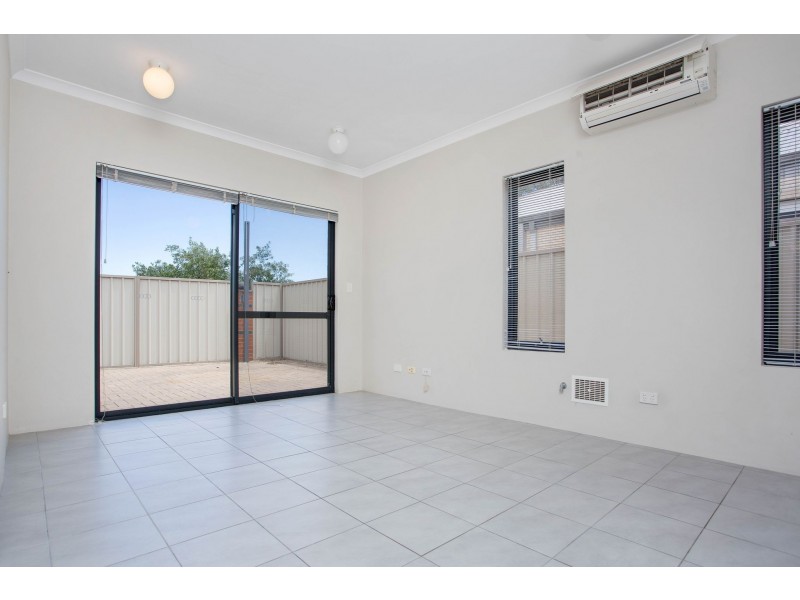 4/2 Marathon Loop, Madeley WA 6065