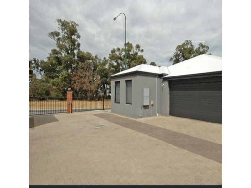 4/2 Marathon Loop, Madeley WA 6065