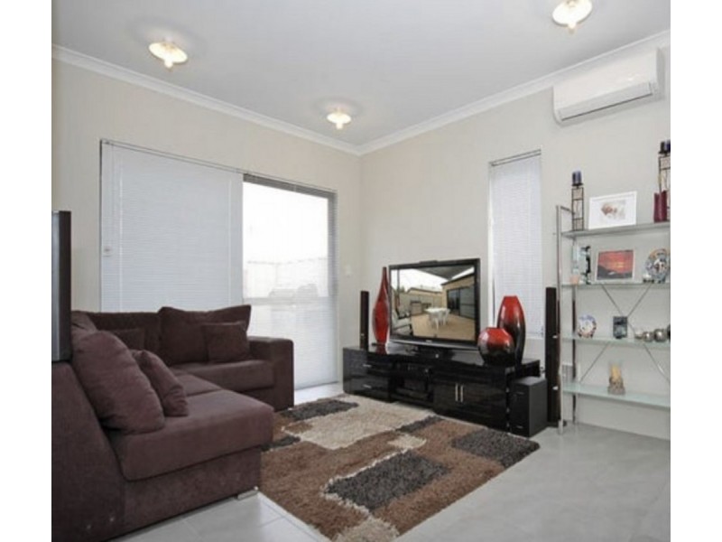 4/2 Marathon Loop, Madeley WA 6065