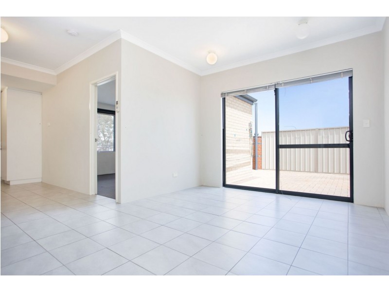 4/2 Marathon Loop, Madeley WA 6065