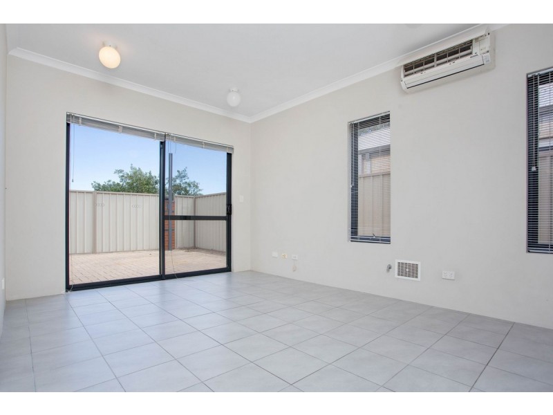 4/2 Marathon Loop, Madeley WA 6065