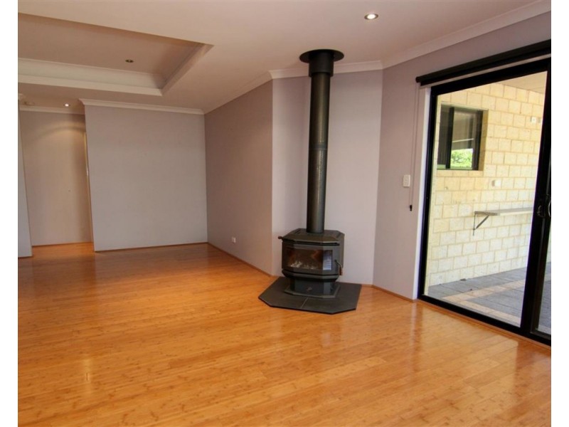 4 Hillsdale Rise, Darch WA 6065