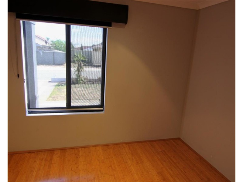 4 Hillsdale Rise, Darch WA 6065