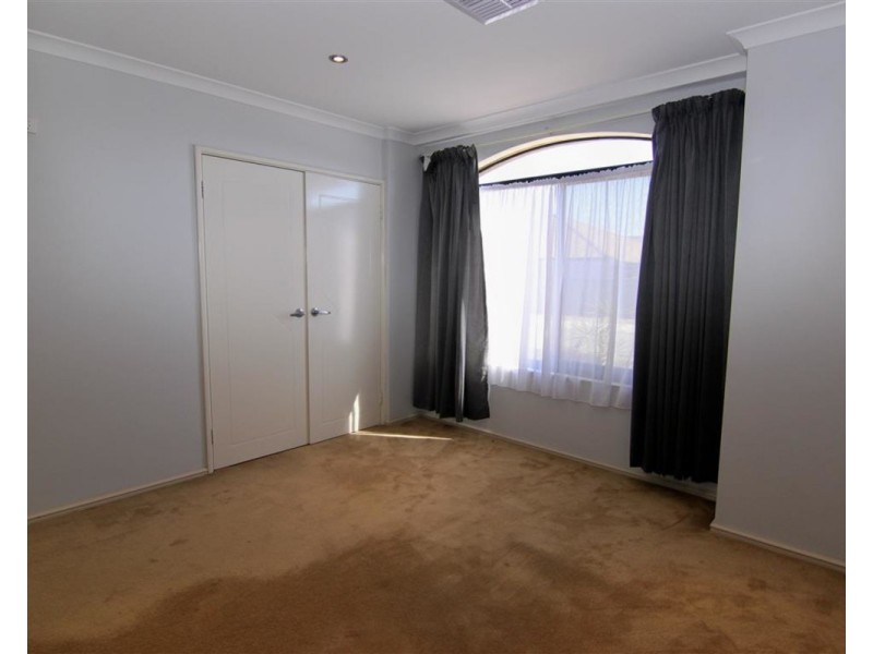 4 Hillsdale Rise, Darch WA 6065