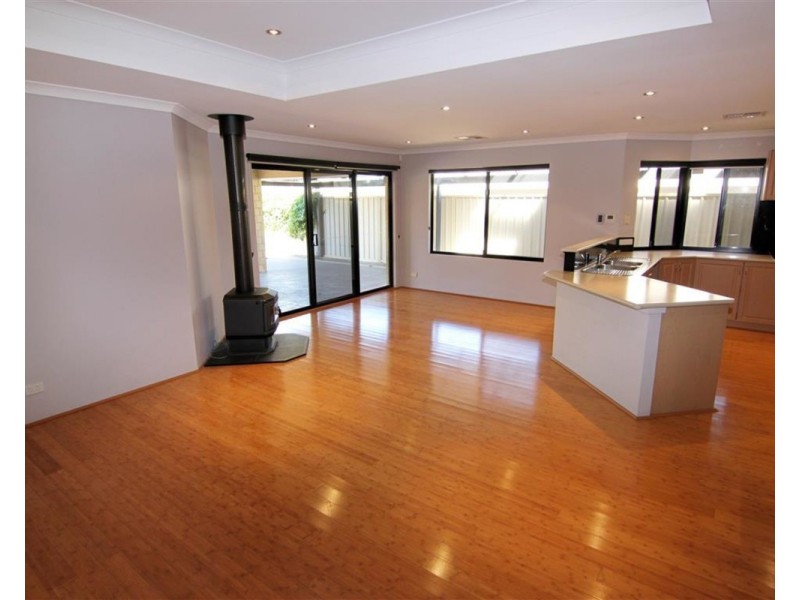 4 Hillsdale Rise, Darch WA 6065