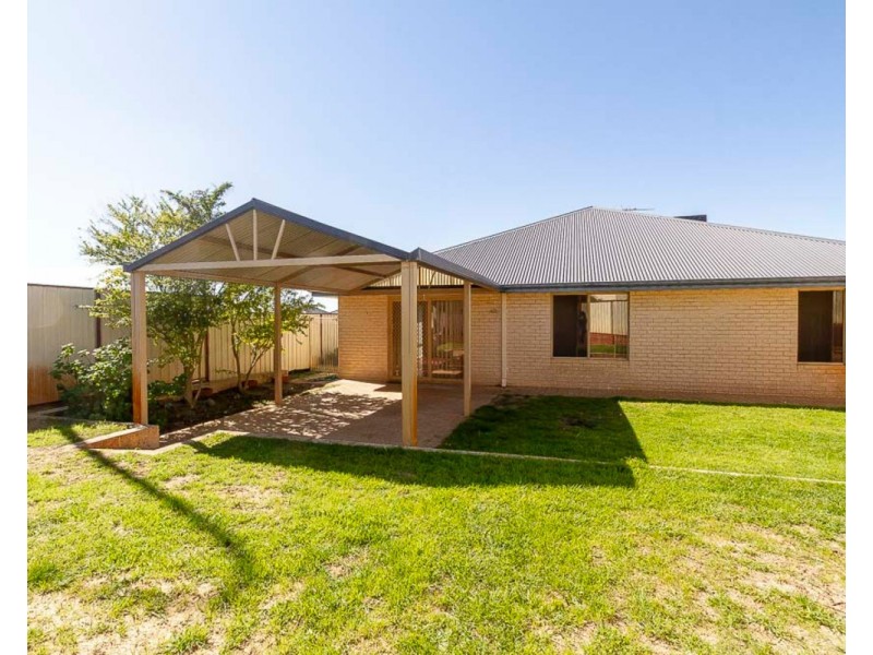 286 Kingsway, Darch WA 6065