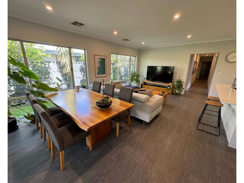 16 Plender Road, Caversham WA 6055