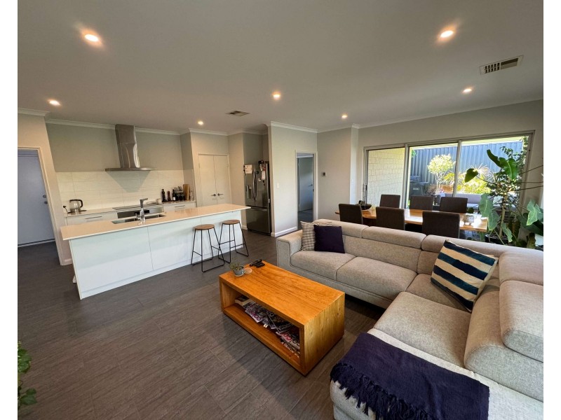 16 Plender Road, Caversham WA 6055