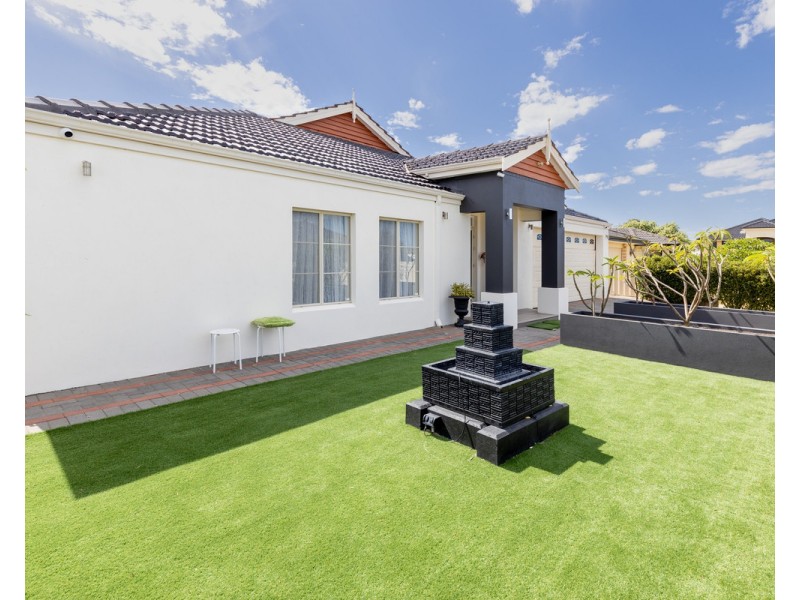 4 Massenger Street, Madeley WA 6065