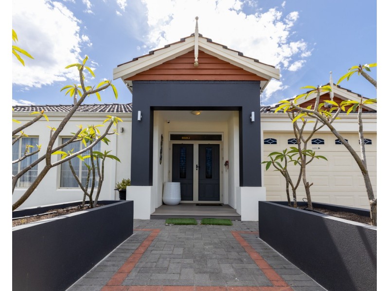 4 Massenger Street, Madeley WA 6065