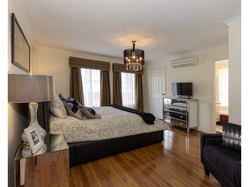 4 Massenger Street, Madeley WA 6065