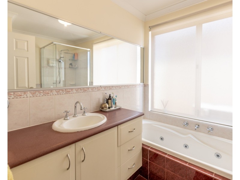 4 Massenger Street, Madeley WA 6065