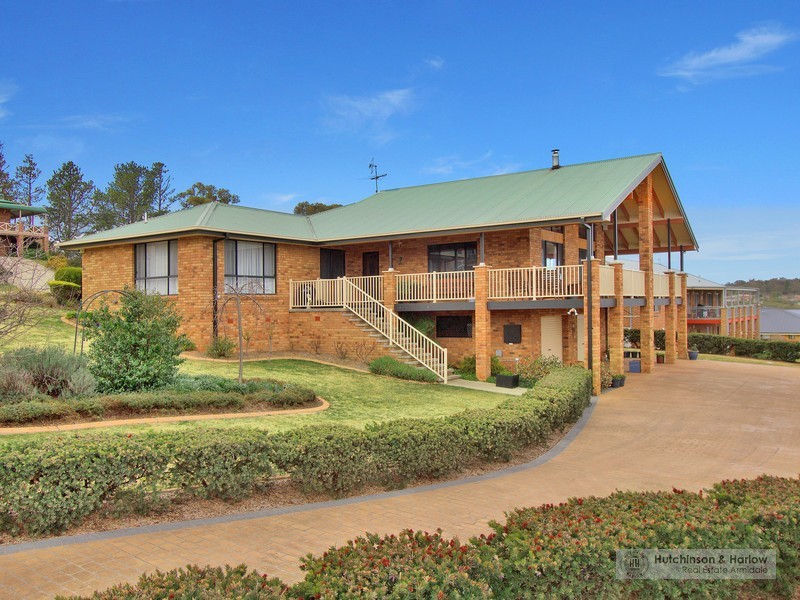 24 McCarthy Crescent, Armidale NSW 2350