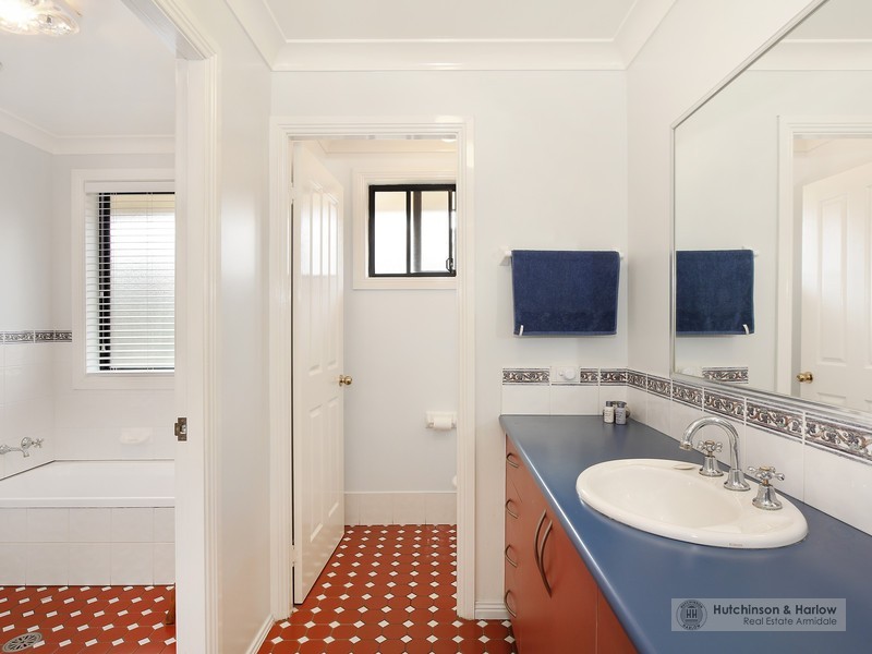 24 McCarthy Crescent, Armidale NSW 2350