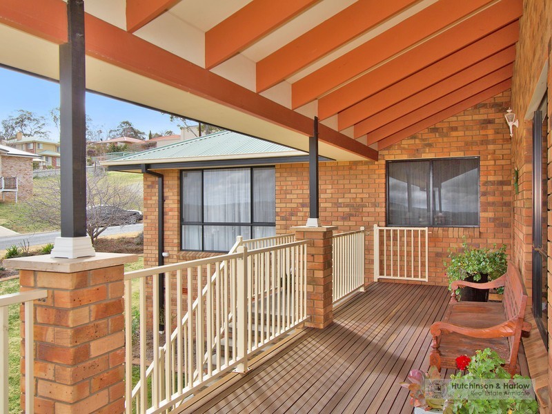 24 McCarthy Crescent, Armidale NSW 2350