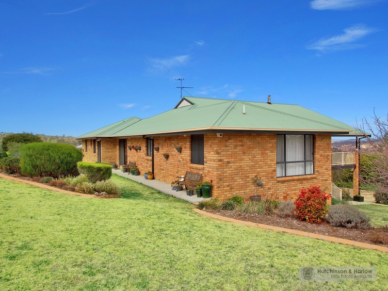24 McCarthy Crescent, Armidale NSW 2350