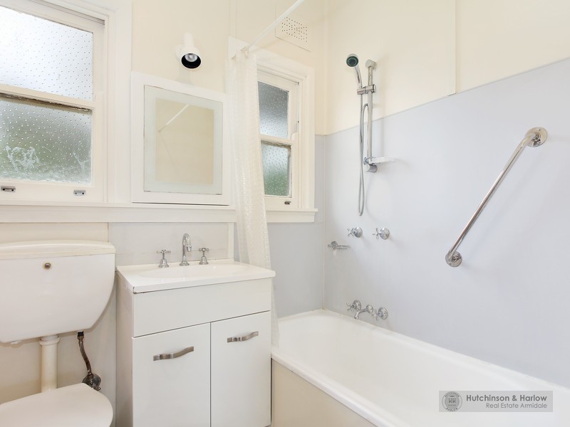18 Douglas Street, Armidale NSW 2350