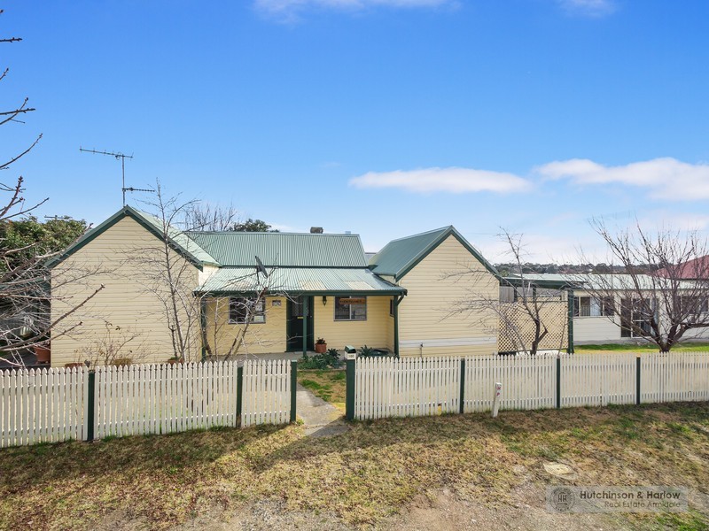 100 Golgotha Street, Armidale NSW 2350