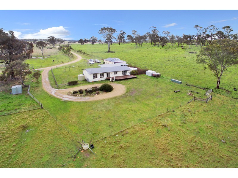 133 Lochaven Road, Armidale NSW 2350