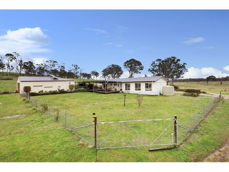 133 Lochaven Road, Armidale NSW 2350