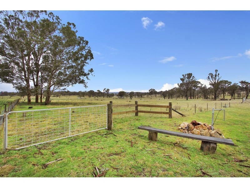 133 Lochaven Road, Armidale NSW 2350