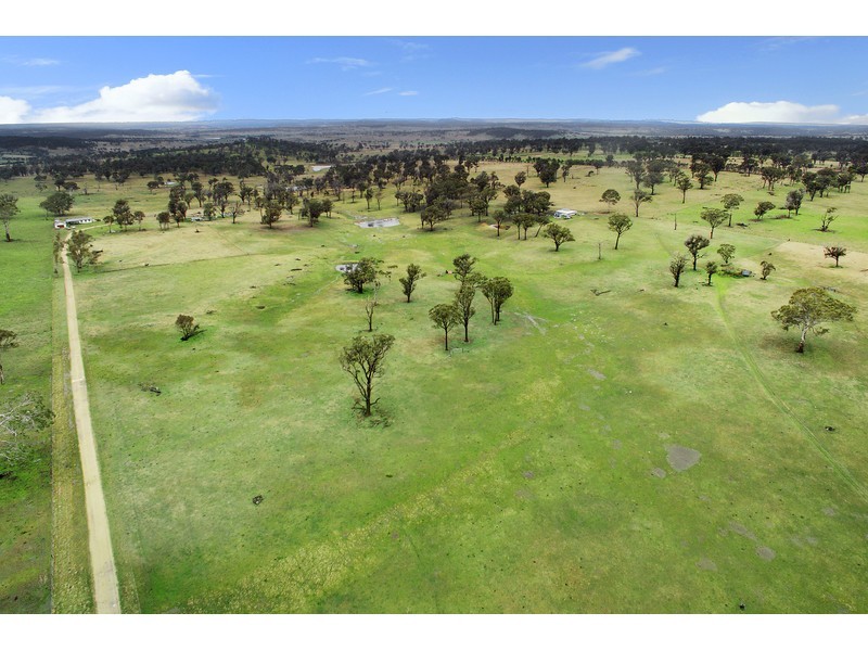 133 Lochaven Road, Armidale NSW 2350