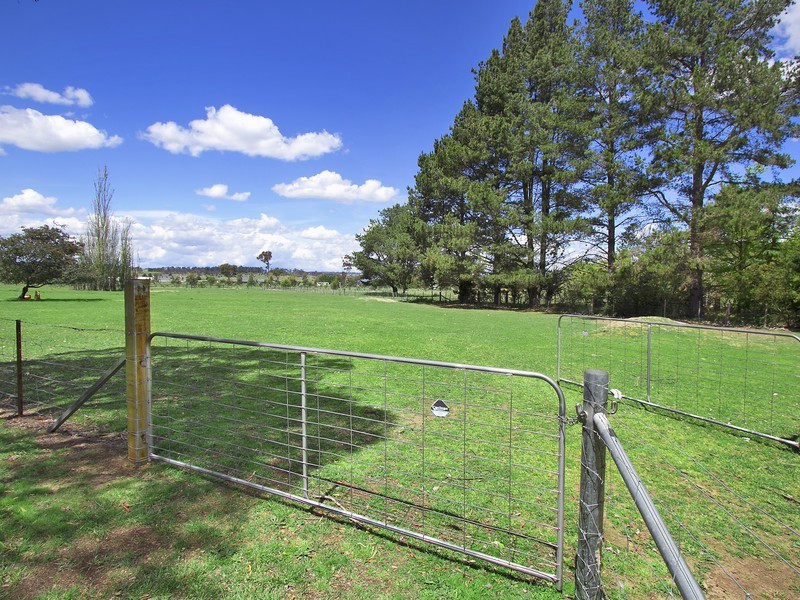41 Pinegrove Road, Armidale NSW 2350