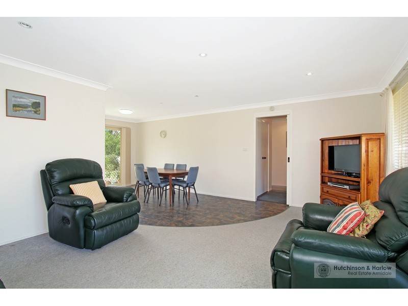 16 Evangelene Crescent, Armidale NSW 2350