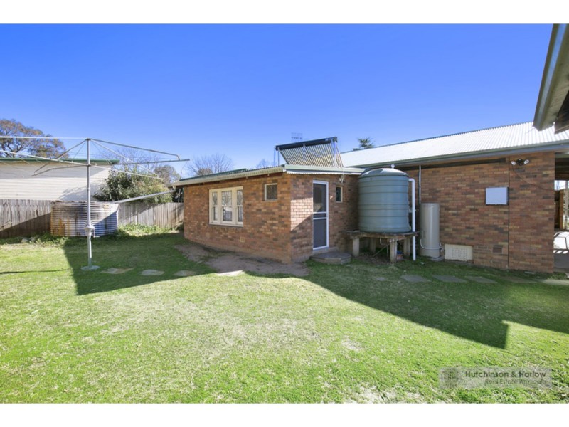 10 Merinda Place, Armidale NSW 2350