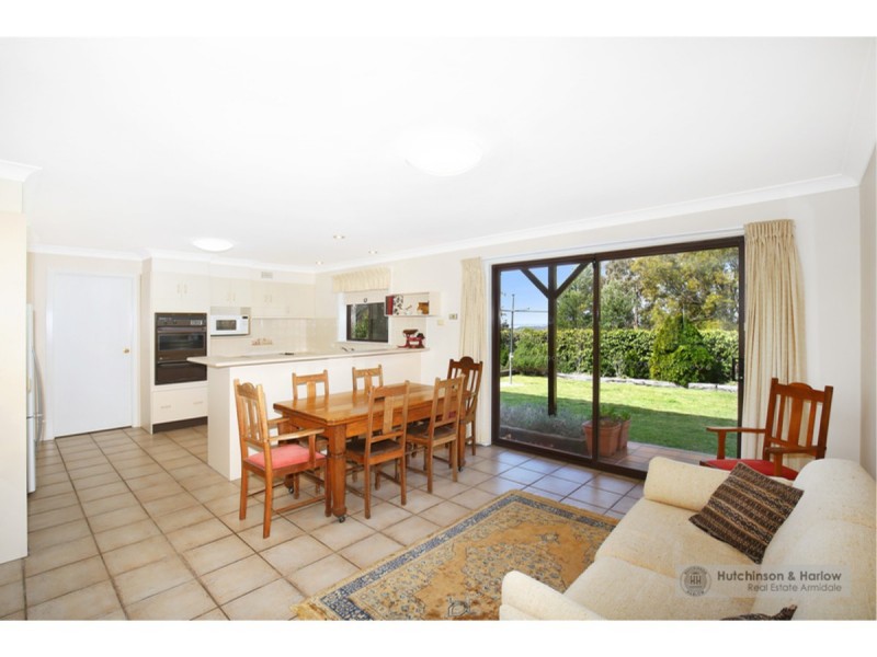 2 Rosecommon Avenue, Armidale NSW 2350
