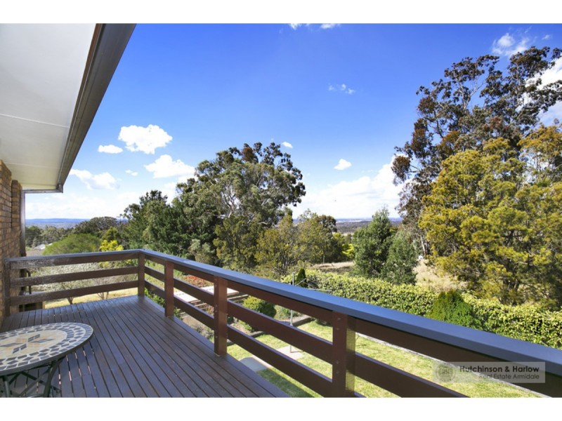 2 Rosecommon Avenue, Armidale NSW 2350