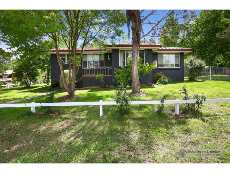 13 Carey Avenue, Armidale NSW 2350