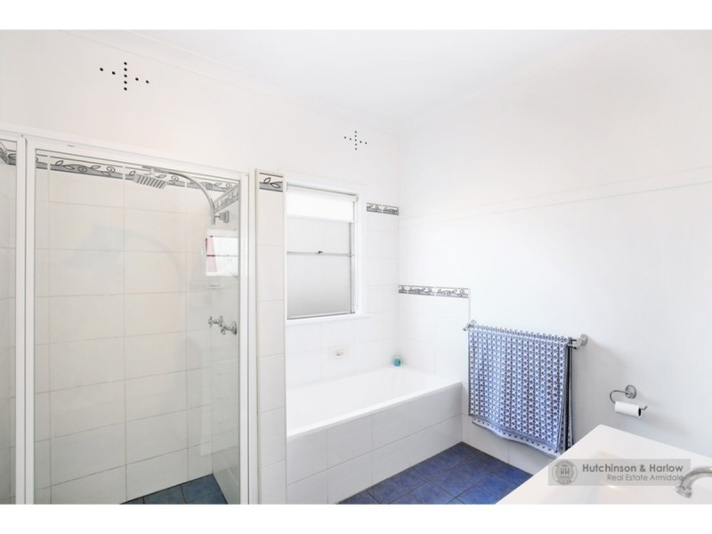 10 Holmes Avenue, Armidale NSW 2350