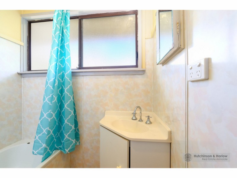 4 P G Love Avenue, Armidale NSW 2350