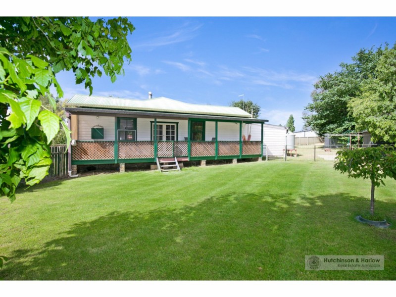 18 Samuelson Crescent, Armidale NSW 2350