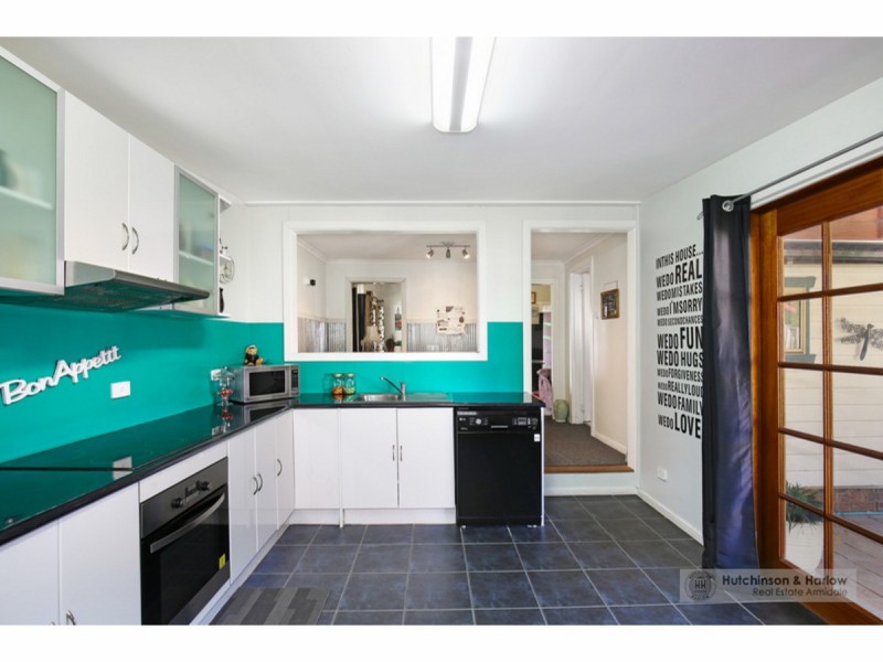 18 Samuelson Crescent, Armidale NSW 2350